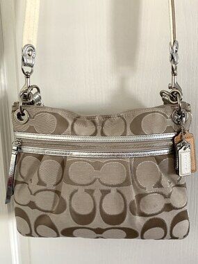 Coach Poppy Metallic Signature Hippie Bag Crossbody Khaki Silver 19131 Like New